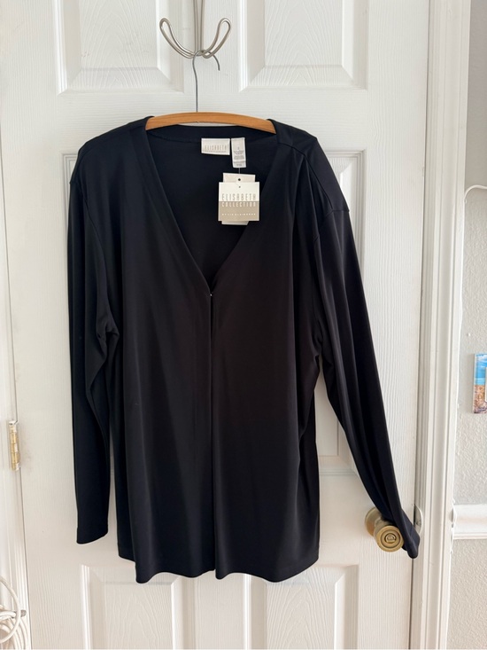 Liz Claiborne Tops - Liz Claiborne Black V-Neck Long Sleeve Top -NWT